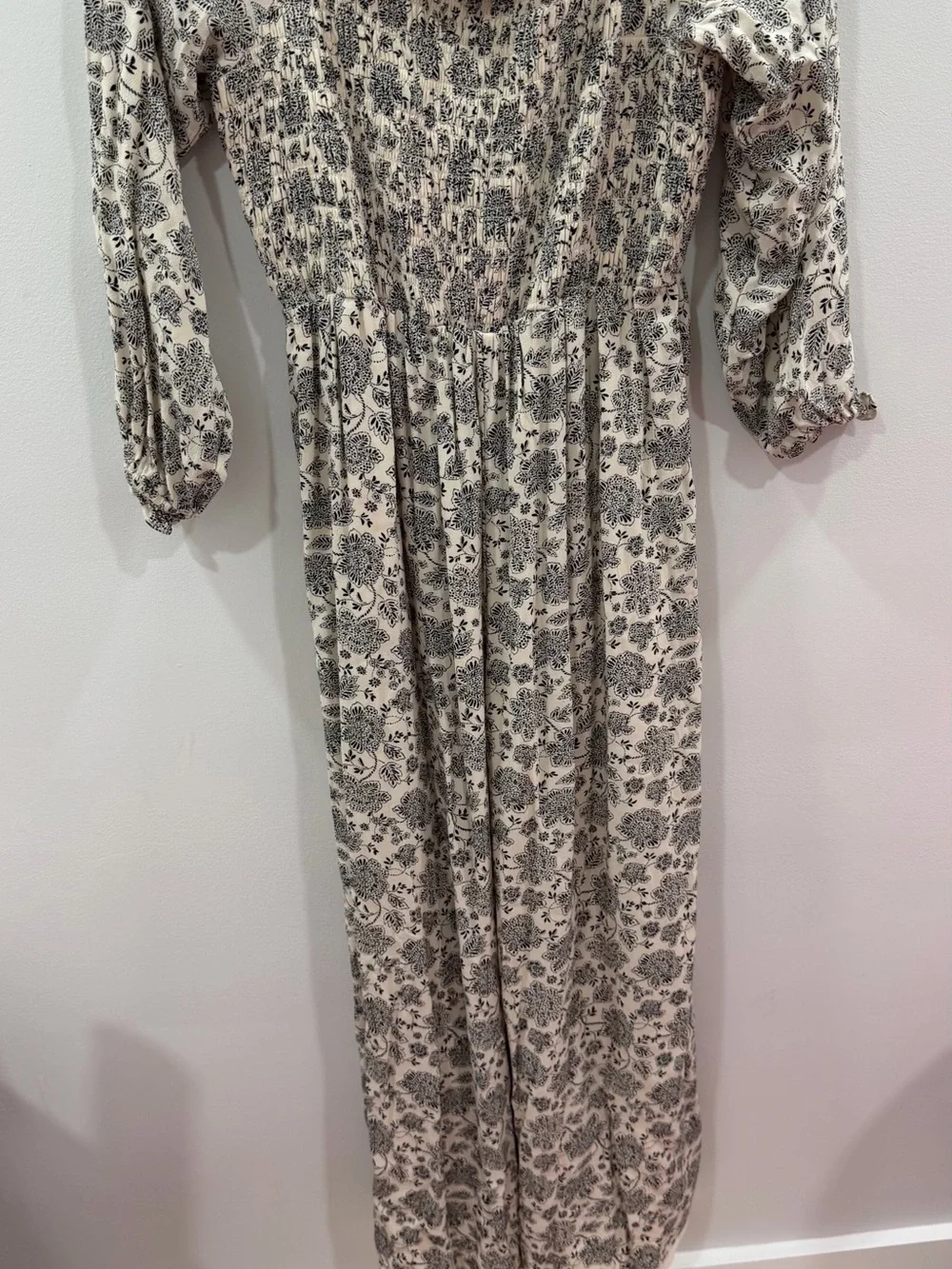 AMERICAN EAGLE WOMEN BEIGE FLORAL SMOCKED PUFF-SLEEVE JUMPSUIT - Picture 10 of 13